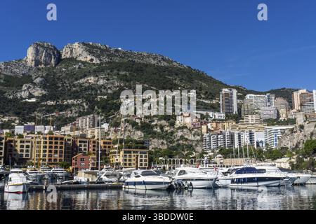 Monaco, Monaco - 17 marzo 2021: Il Porto di Fontvieille nel cuore di Monaco Foto Stock