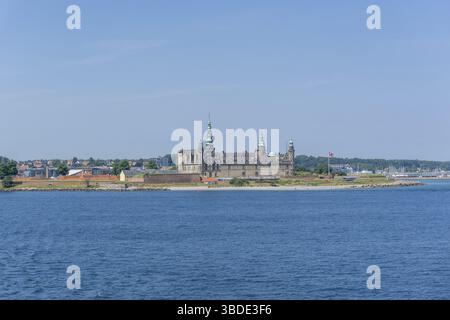 Helsingor, Danimarca - 17 giugno 2021: Veduta del Castello di Kronborg sulla costa del Mar Baltico a Helsingor Foto Stock