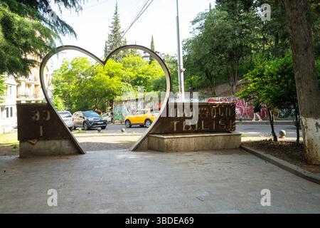 Tbilisi, Georgia. 17 maggio 2025. Vista dell'ingresso al parco di Vilnius nel centro della città Foto Stock