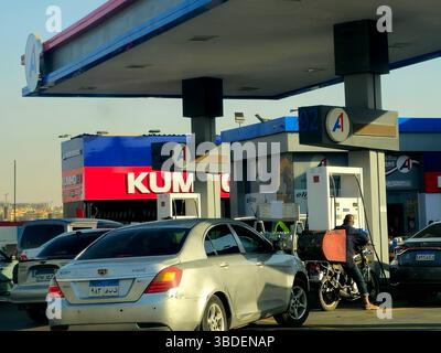 Cairo, Egitto, 20 maggio 2025: Una stazione di benzina e di petrolio A1 nella città di Nasr, una stazione di servizio, una stazione di servizio o una stazione di servizio è una struttura che vende carburante Foto Stock