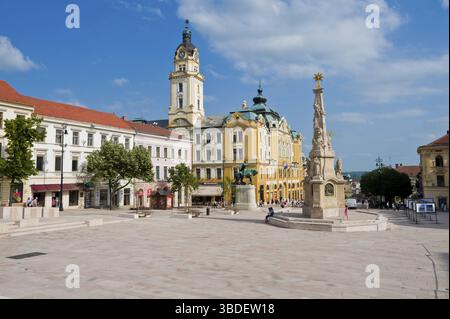 Municipio, Piazza principale, Pecs, Ungheria, Szechenyi ter, Varoshaza, Fuenfkirchen, colonna della peste Foto Stock