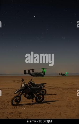 USAF V-22 Ospreys at Pembrey Sands con effetto Kopp-Etchells catturato Foto Stock