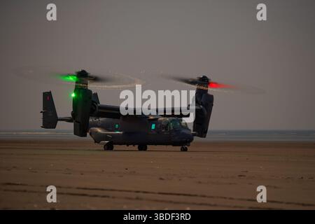 USAF V-22 Ospreys at Pembrey Sands con effetto Kopp-Etchells catturato Foto Stock