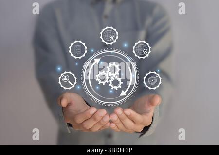 Gestione degli incidenti del concetto aziendale, l'uomo d'affari utilizza la tecnologia Gestione degli incidenti comunicazione digitale che enfatizza la riduzione dei rischi Foto Stock