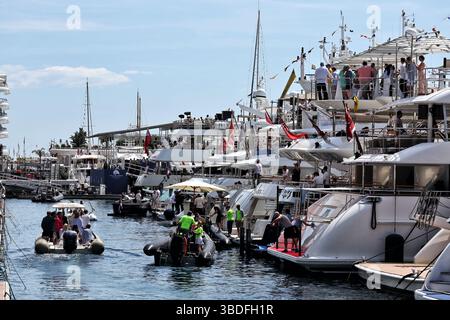 Monaco, Monte Carlo. 24 maggio 2025. Barche nel panoramico porto di Monaco. 24.05.2025. Campionato del mondo di formula 1, Rd 8, Gran Premio di Monaco, Monte Carlo, Monaco, giorno di qualificazione. Crediti: James Moy/Alamy Live News Foto Stock