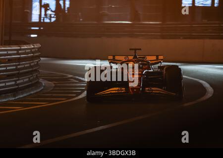 MONTE-CARLO, MONACO - 24 MAGGIO: Charles Leclerc di Monaco guida la (16) Ferrari SF-25 durante le qualifiche in vista del Gran Premio di F1 di Monaco sul circuito di Monaco il 24 maggio 2025 a Monte-Carlo, Monaco. (Foto di Qian Jun/Paddocker) Foto Stock