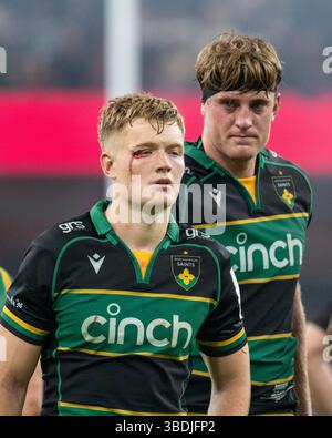 Cardiff, Regno Unito. 24 maggio 2025. Fin Smith di Northampton e Alex Coles di Northampton hanno deluso la finale della Investec Champions Cup tra Northampton Saints e Union Bordeaux Begles al Principality Stadium di Cardiff, Galles, Regno Unito il 24 maggio 2025 (foto di Andrew SURMA/ Credit: SIPA USA/Alamy Live News Foto Stock