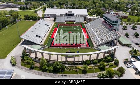 Muncie, in, Stati Uniti. 24 maggio 2025. La vista aerea dello Scheumann Stadium di Muncie, Indiana, mostra una vivace arena di calcio, sede dei Ball State Cardinals, con 22.500 posti a sedere e il verde circostante del campus. Costruito nel 1967, ricco di tradizione. (Credit Image: © Walter G. Arce Sr./ASP via ZUMA Press Wire) SOLO PER USO EDITORIALE! Non per USO commerciale! Foto Stock
