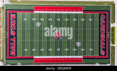 Muncie, in, Stati Uniti. 24 maggio 2025. La vista aerea dello Scheumann Stadium di Muncie, Indiana, mostra una vivace arena di calcio, sede dei Ball State Cardinals, con 22.500 posti a sedere e il verde circostante del campus. Costruito nel 1967, ricco di tradizione. (Credit Image: © Walter G. Arce Sr./ASP via ZUMA Press Wire) SOLO PER USO EDITORIALE! Non per USO commerciale! Foto Stock
