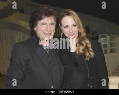 Cantante Olaf der Flipper con la cantante figlia Pia dopo lo show televisivo ARD Das grosse Schlagerfest a Halle/Saale, cantante Olaf the Flipper con la figlia S. Foto Stock
