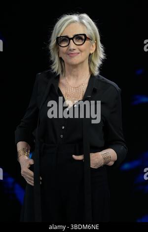 Roma, Italia. 8 maggio 2025. Lunetta Savino partecipa alla quarta puntata del programma televisivo 'Belve' 2025 della Rai presso gli studi Fabrizio Frizzi. Credito: SOPA Images Limited/Alamy Live News Foto Stock