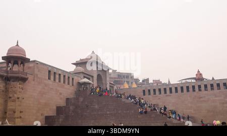 India, Uttar Pradesh, Varanasi, Tempio Shri Kashi Vishwanath ingresso della porta Ovest n.1, ingresso lato fiume. Foto Stock