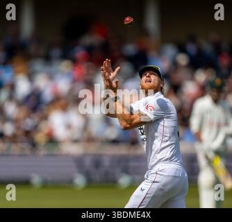 Ben Stokes dell’Inghilterra durante il secondo giorno del Rothesay test match tra Inghilterra e Zimbabwe Foto Stock