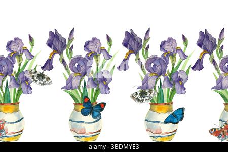 Bordo di mazzi di Iris viola senza cuciture con fogliame verde in vasi e farfalle colorate. Tutti gli oggetti sono disegnati a mano con Foto Stock