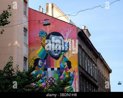 Street Art di Okuda San Miguel “L’ANGELO DI BUDAPEST”, creditore del diplomatico spagnolo Ángel Sanz Briz, che salvò 5000 ebrei durante il sacro, Budapest Foto Stock