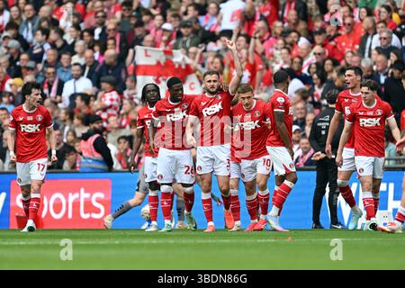 LONDRA, Regno Unito - 25 maggio 2025: Macauley Gillesphey celebra la finale di League One Play-Off Charlton Athletic contro Leyton Orient Credit Keith Gillard/Alamy Live News Foto Stock