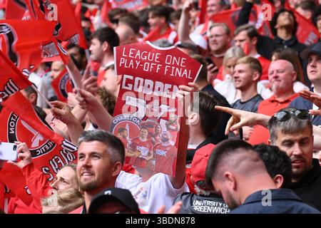 LONDRA, Regno Unito - 25 maggio 2025: Charlton Athletic Fans League One Play-Off finale Charlton Athletic V Leyton Orient Credit Keith Gillard/Alamy Live News Foto Stock