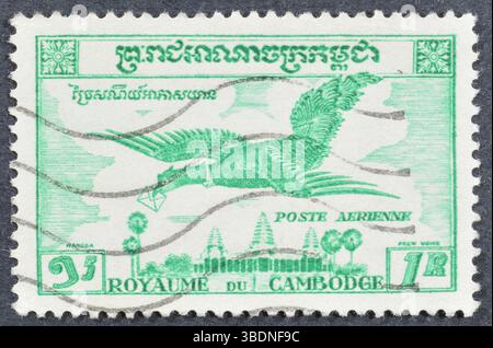Francobollo cancellato stampato dalla Cambogia, che mostra Garuda, circa 1957. Foto Stock