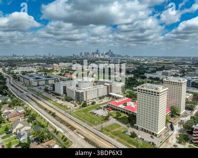 Veduta aerea del villaggio Cougar dell'Università di Houston, Texas, Quad Residence Hall, alloggi per studenti del campus Foto Stock