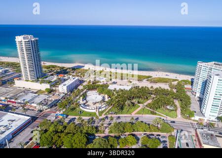 Miami Beach, Florida, Saint St. Tropez Ocean Front Condominium, grattacielo, spiaggia pubblica sull'Oceano Atlantico, sabbia d'acqua, campi da pallavolo, Collins Avenue, 7200 b Foto Stock