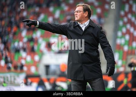 LUBIN, POLONIA - 11 APRILE 2025: Partita di calcio tra KGHM Zaglebie Lubin e Gornik Zabrze. Jan Urban capo allenatore di Gornik. Foto Stock