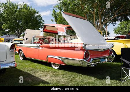 Boulder City, Nevada / USA - 24 maggio 2025: Il miglior evento DAM Car Show che propone veicoli classici americani e importati al Wilbur Square Park di Boulder City, Foto Stock