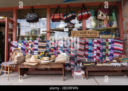 Boulder City, Nevada / USA - 24 maggio 2025: Negozio di souvenir locale a Boulder City, Nevada Foto Stock