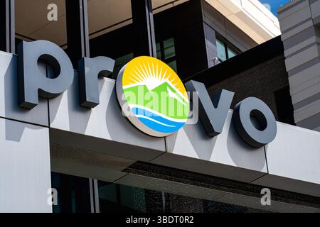 Provo, UT, Stati Uniti d'America – 24 maggio 2025: Il municipio di Provo funge da hub per il governo locale, i servizi pubblici e l'amministrazione della comunità. Foto Stock