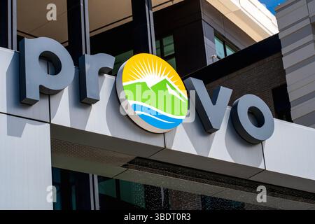 Provo, UT, Stati Uniti d'America – 24 maggio 2025: Il municipio di Provo funge da hub per il governo locale, i servizi pubblici e l'amministrazione della comunità. Foto Stock