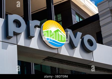 Provo, UT, Stati Uniti d'America – 24 maggio 2025: Il municipio di Provo funge da hub per il governo locale, i servizi pubblici e l'amministrazione della comunità. Foto Stock