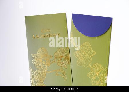 Riau, Indonesia - 21 marzo 2025: Vista ravvicinata della busta THR. Questo è l'indennità di ferie per Eid al-Fitr o Lebaran Days. Foto Stock