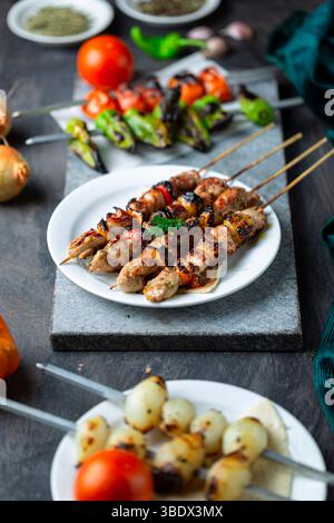 Shish Tawook alla griglia, cucina tradizionale mediorientale Foto Stock