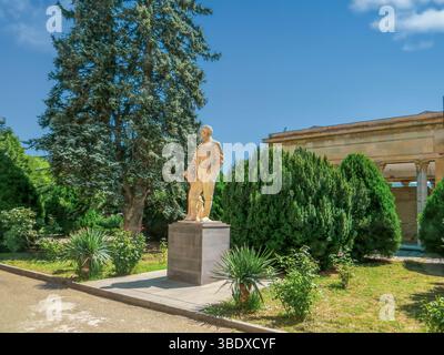 Scultura di Joseph Stalin fuori dalla sua casa e museo a Gori, Georgia. Foto Stock