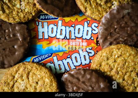 Londra Regno Unito, maggio 26 2025, Milk Chocolate Covered Oaty Baked McVities Hobnob Biscuits Foto Stock