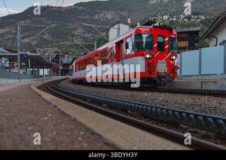 Matterhorn Gotthard Bahn a Stalden-SaaS Svizzera con il sistema Abt a cremagliera e pignone visibile Foto Stock