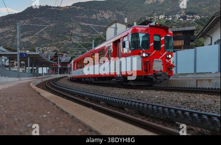 Matterhorn Gotthard Bahn a Stalden-SaaS Svizzera con il sistema Abt a cremagliera e pignone visibile Foto Stock