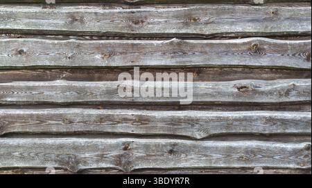 Magnifico sfondo di un vecchio muro testurizzato fatto di travi di legno grigie Foto Stock