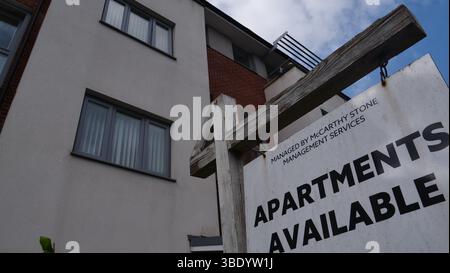 Catherine Court è uno sviluppo di vita assistito di McCarthy Stone progettato per gli oltre 70 Foto Stock