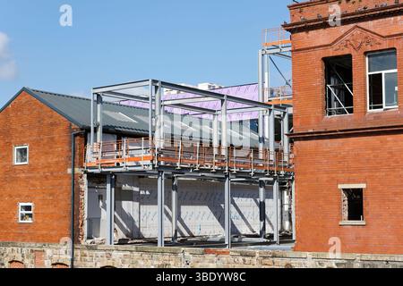 Radcliffe, sito di costruzione di collegamenti con hub civico, con telaio in acciaio a scheletro, a Greater manchester, regno unito Foto Stock