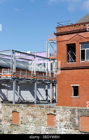 Radcliffe, sito di costruzione di collegamenti con hub civico, con telaio in acciaio a scheletro, a Greater manchester, regno unito Foto Stock