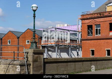 Radcliffe, sito di costruzione di collegamenti con hub civico, con telaio in acciaio a scheletro, a Greater manchester, regno unito Foto Stock