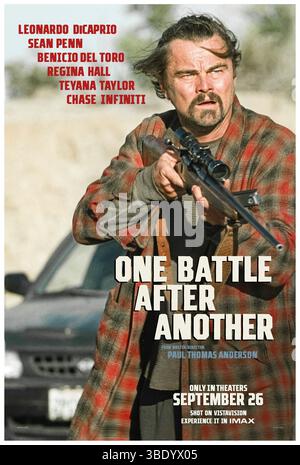 One Battle After Another (2025), diretto da Paul Thomas Anderson e interpretato da Leonardo DiCaprio, Benicio del Toro e Sean Penn Quando il loro nemico malvagio ricomparve dopo 16 anni, un gruppo di ex rivoluzionari si riunisce per salvare la figlia di uno dei loro. SOLO PER L'USO EDITORIALE del poster STATUNITENSE. Crediti: BFA / Warner Bros Foto Stock