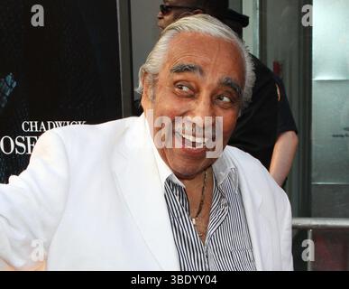 **FOTO FILE** Charles Rangel è morto. Il deputato Charles Rangel partecipa alla prima di "Get On Up" della Universal Pictures all'Apollo Theater di New York il 21 luglio 2014. Foto di Henry McGee/MediaPunch Foto Stock