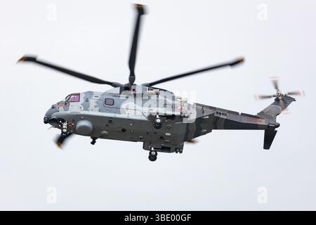 Radom, Polonia - 25 agosto 2023: Elicottero da trasporto Merlin della Marina polacca Leonardo AgustaWestland AW101. Aviazione e velivoli a rotazione militari. Foto Stock