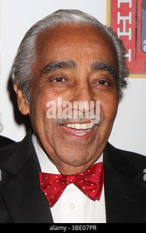 **FOTO FILE** Charles Rangel è morto. Il membro del Congresso Charles B. Rangel all'esibizione serale di apertura di "The Scottsboro Boys" al Lyceum Theatre di New York il 31 ottobre 2010. Foto di Henry McGee/MediaPunch Foto Stock