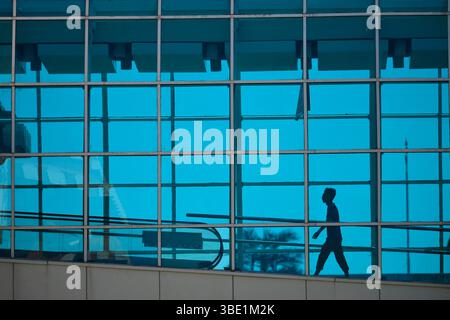 Ingresso all'Aeroporto Internazionale di Ngurah, Denpasar, Bali, Indonesia, Sud Est Asiatico. Foto Stock