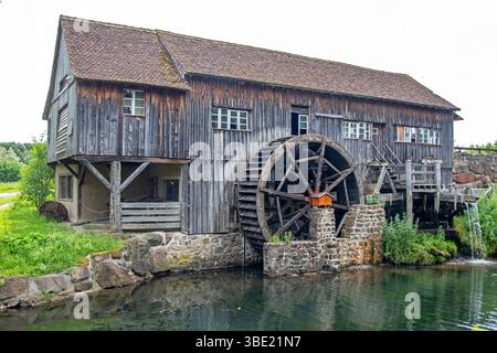 La vecchia segheria idraulica di Ungersheim, con il suo mulino ad acqua utilizzato per costruire travi. Foto Stock
