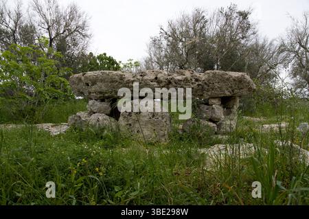 Dolmen li Scusi a Minervino, Lecce, Italia Foto Stock