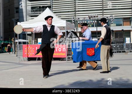 Canti e danze tradizionali. La Garriga Lengadociana. Festum totale. Montpellier, Occitanie, Francia Foto Stock