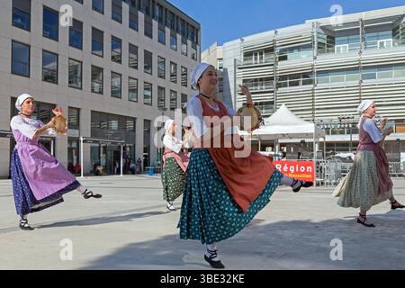 Canti e danze tradizionali. La Garriga Lengadociana. Festum totale. Montpellier, Occitanie, Francia Foto Stock